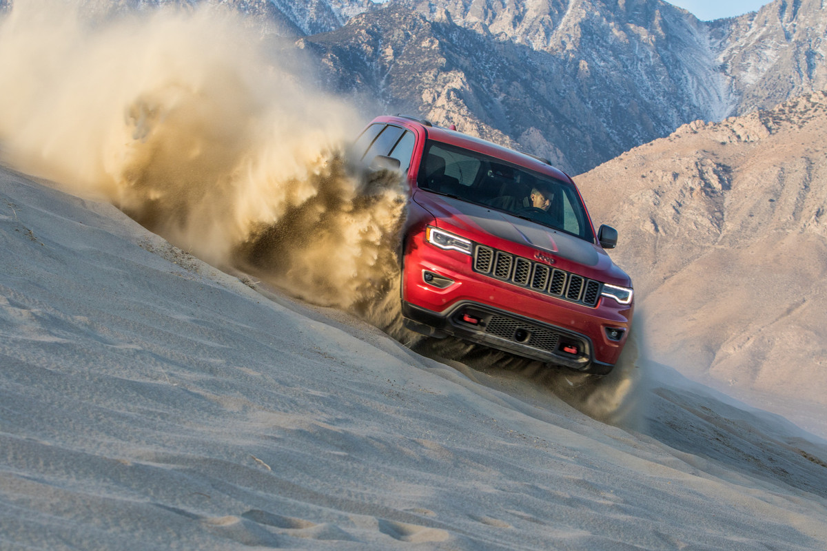 Jeep Grand Cherokee Trailhawk Wins Four Wheeler 2017 Suv Of The Year