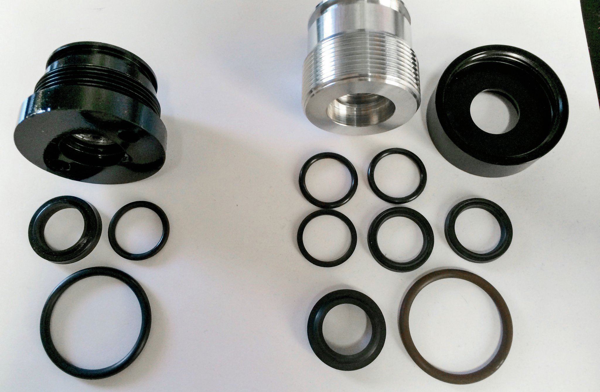 Here are just a few of the modifications of the internal shock components. The new parts are on the right. To the left, are an O-ring, a wiper, and a wear band. To the right, you see an HDPE hard scraper, two DLNA compression seals, and two Viton O-rings. The second ring is called a parback ring, and it helps to tighten the sealing tolerances. The company also improved the finish on the 3⁄4-inch shaft. The fluted aluminum bodies are military-grade hard anodized to better deal with corrosion. We’ve run a set through three northeast winters so far, and they are still looking good.