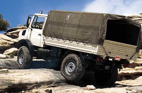Axles articulate 40 degrees side to side, and frame flex is not limited by fixed component mountings. So obstacles such as Golden Crack are entirely navigable.