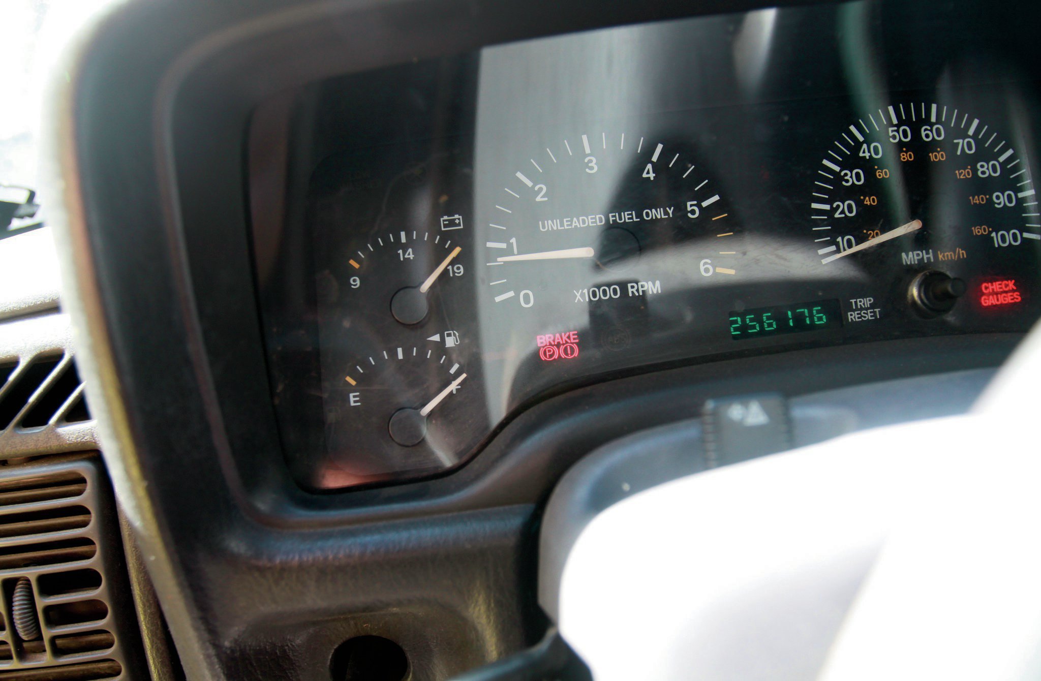Around this time, the dashboard started beeping like mad. We looked inside and found this. The Jeep wasn’t running, the gas tank wasn’t full, and it would have been on fire if it was really carrying 19-plus volts in the charging system. This might be a problem.